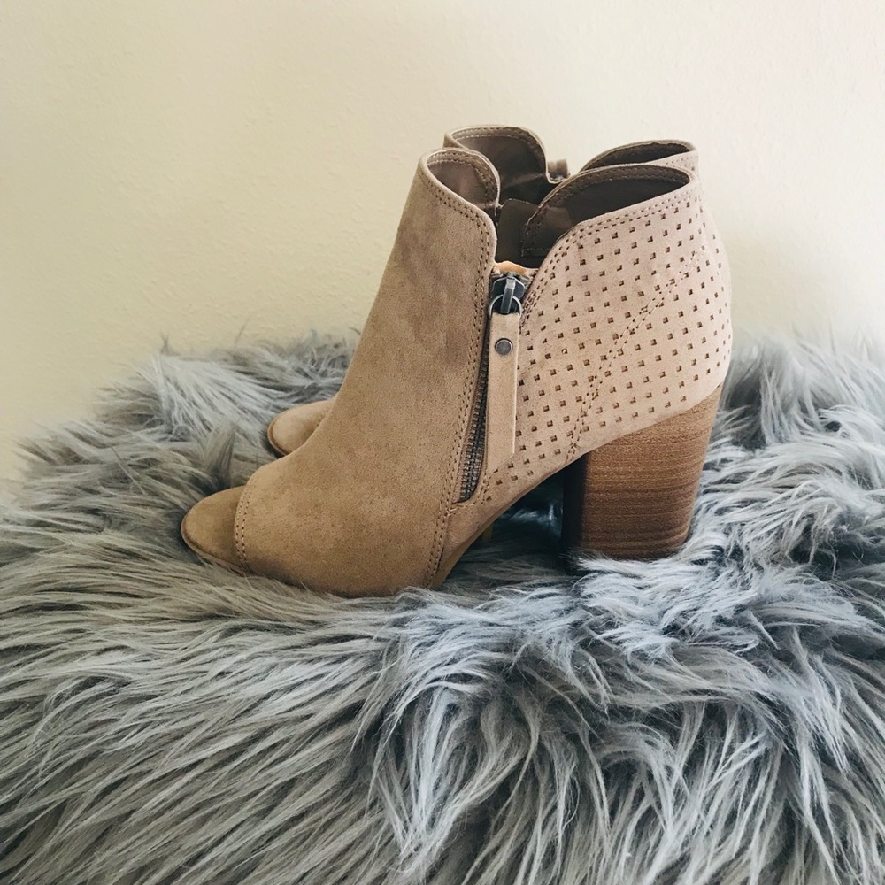 Universal Thread Booties - Picture 4 of 7